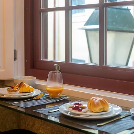 Charming In Historic Downtown Apartment *