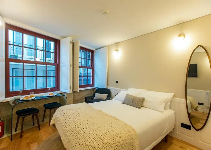 Charming In Historic Downtown Appartamento Oporto